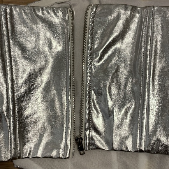 Edikted Silver Metallic Corset - Picture 2 of 5